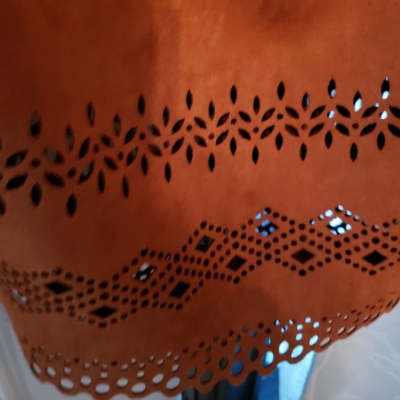 💖NWOT - PLUS SIZE PEACHSKIN CUTOUT DESIGN SKIRT💖 - Picture 3 of 5